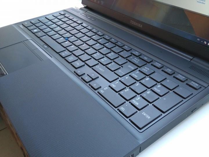 Toshiba Tecra R950 - 3. kép