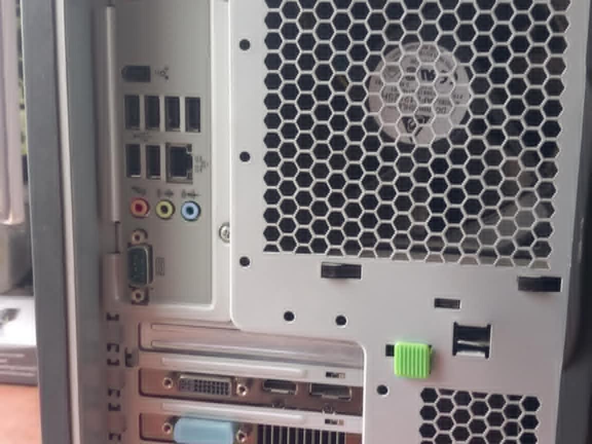 Fujitsu Celsius M470-2 - 2. kép